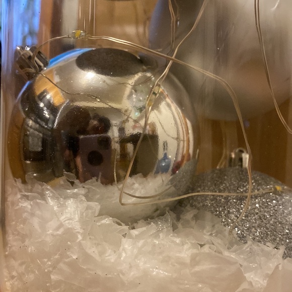 14”large vase lights included and Christmas deco - Picture 3 of 5